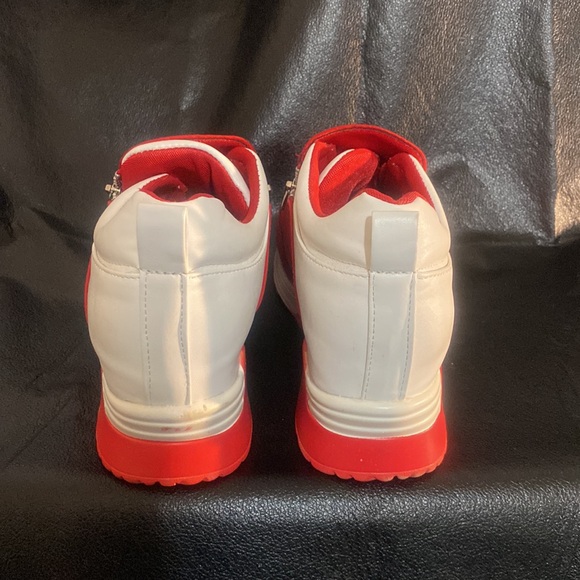 Red and white womens size 41 (9 1/2) shoes - Picture 4 of 8